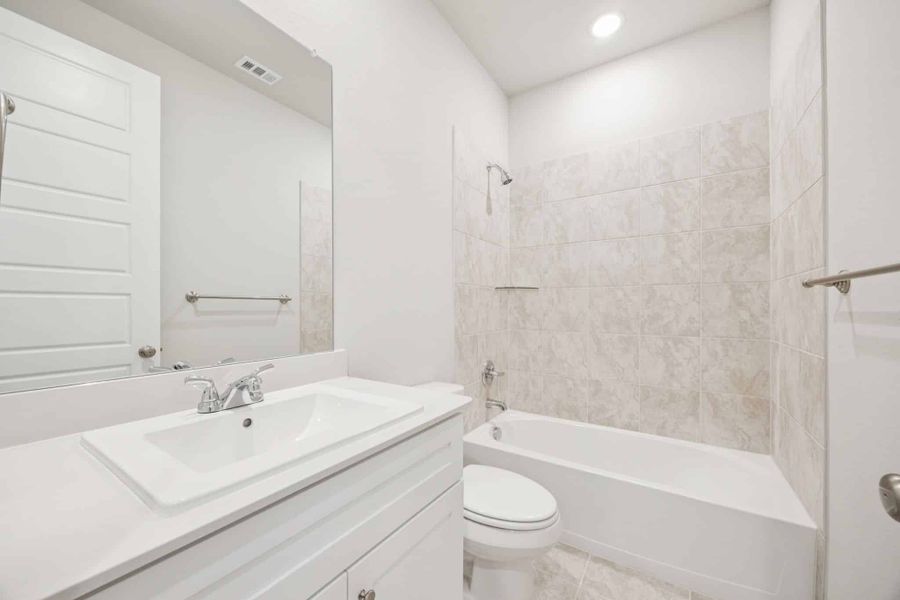 Furnished interior view inside a new home in Avondale, Fate (Image 10).