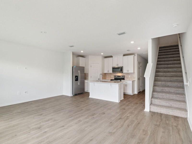 Spacious, unfurnished interior of a new home in Cagan Crossings West, Clermont (Image 7).