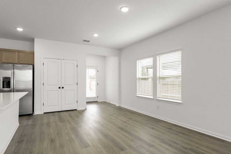 Spacious, unfurnished interior of a new home in Village at Three Oaks, Seguin (Image 24). Spacious, unfurnished interior of a new home in Village at Three Oaks, Seguin (Image 24).