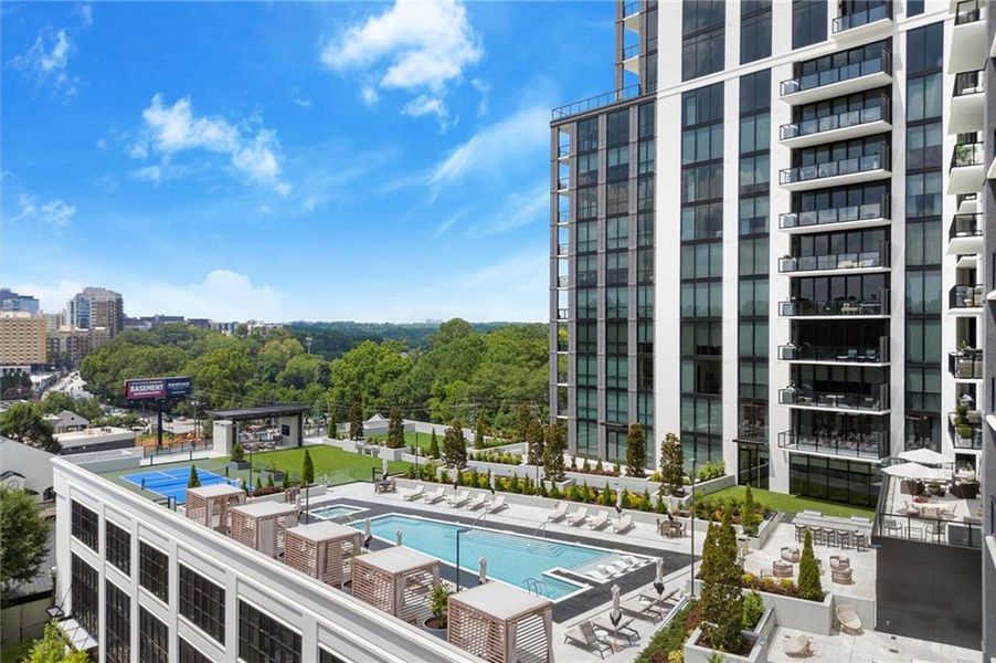 Condo located in Atlanta, GA showcasing its design and architecture (Image 27).