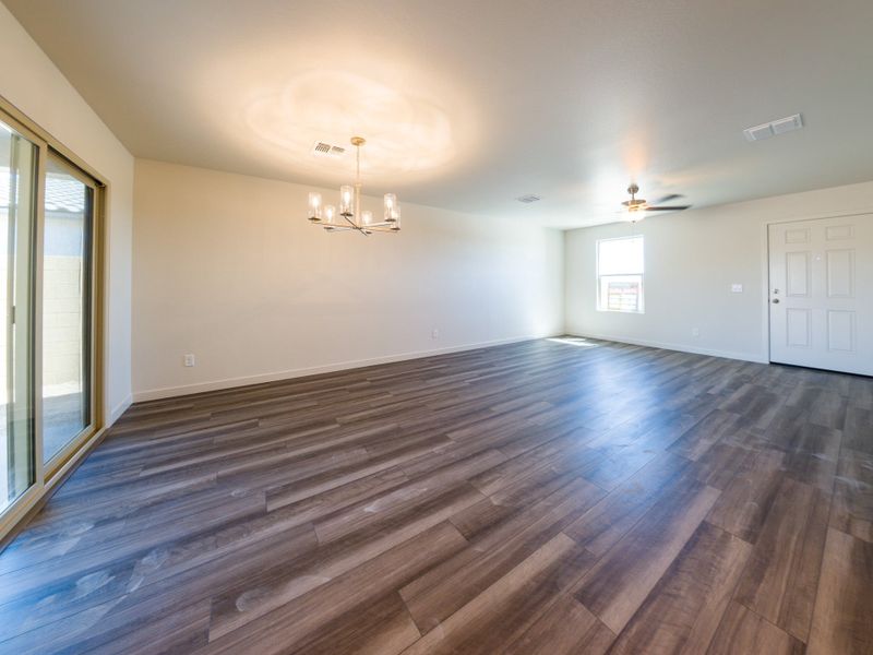 Spacious, unfurnished interior of a new home in Rancho Santa Rosa, Maricopa (Image 26).