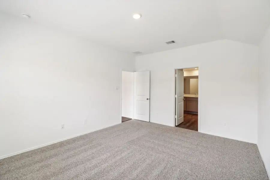 Spacious, unfurnished interior of a new home in Grand Pines, Magnolia (Image 12).