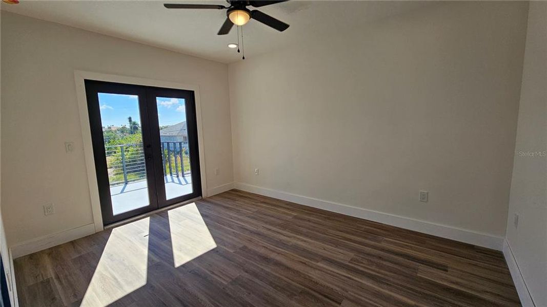 Spacious, unfurnished interior of a new home in , Port Charlotte (Image 28).