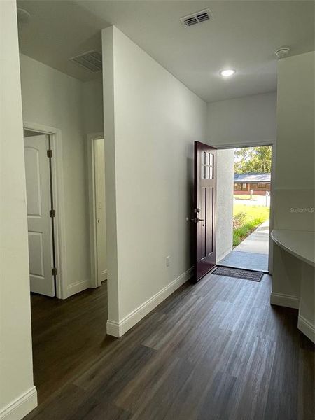 Spacious, unfurnished interior of a new home in , Deland (Image 23).