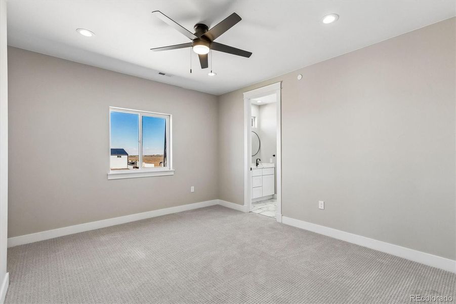 Spacious, unfurnished interior of a new home in , Hudson (Image 21).
