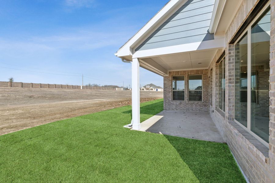 Representative exterior details of a home built from the Yukon by Centre Living Homes in Lakeway Estates, Waxahachie (Image 4).
