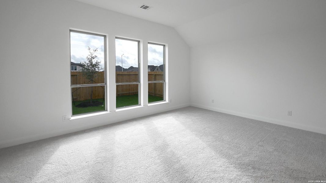 Spacious, unfurnished interior of a new home in Meadows of Mill Creek, Seguin (Image 23).