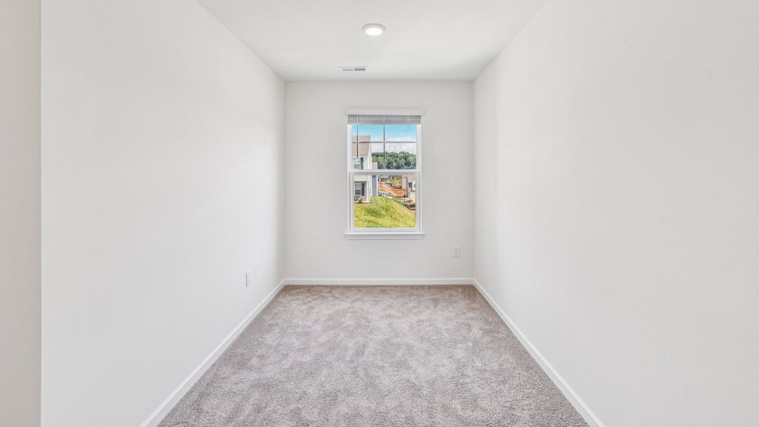 Spacious, unfurnished interior of a new home in Fieldcrest Acres, Blountville (Image 18).