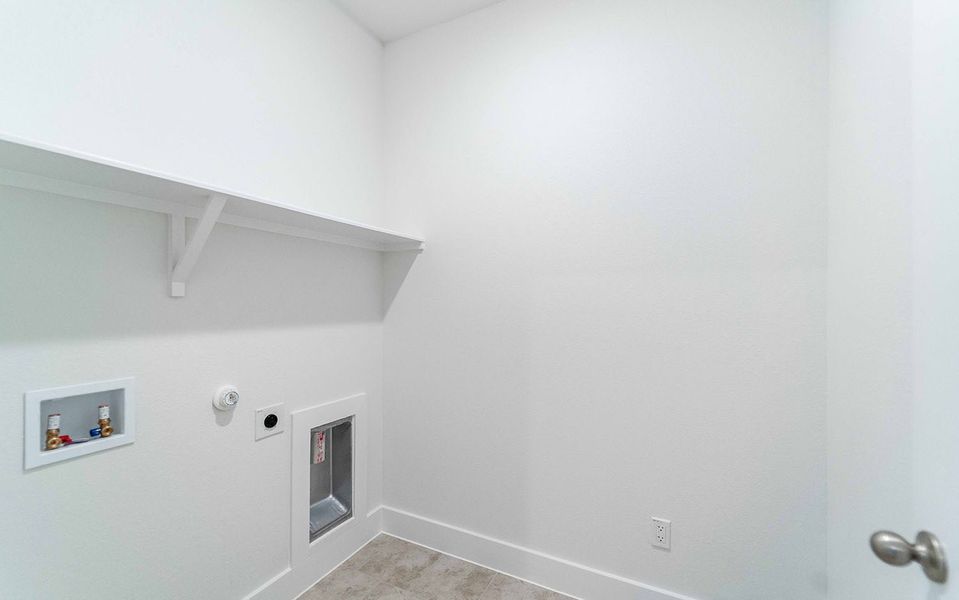 Spacious, unfurnished interior of a new home in Hunters Glen, Jarrell (Image 40).