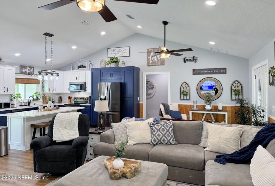 Furnished interior view inside a new home in , Palatka (Image 14).