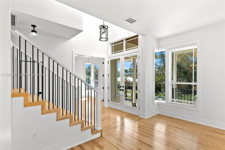 Spacious, unfurnished interior of a new home in , Crystal Beach (Image 16).