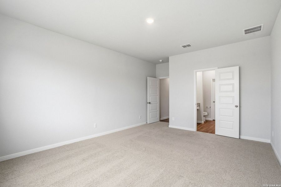 Spacious, unfurnished interior of a new home in Hickory Ridge, Elmendorf (Image 16). Spacious, unfurnished interior of a new home in Hickory Ridge, Elmendorf (Image 16).