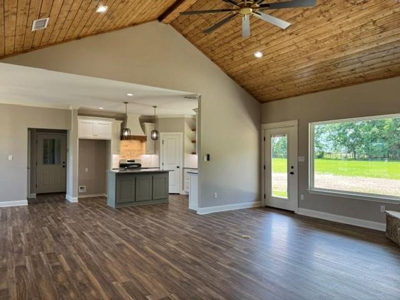 Spacious, unfurnished interior of a new home in , Yantis (Image 19).