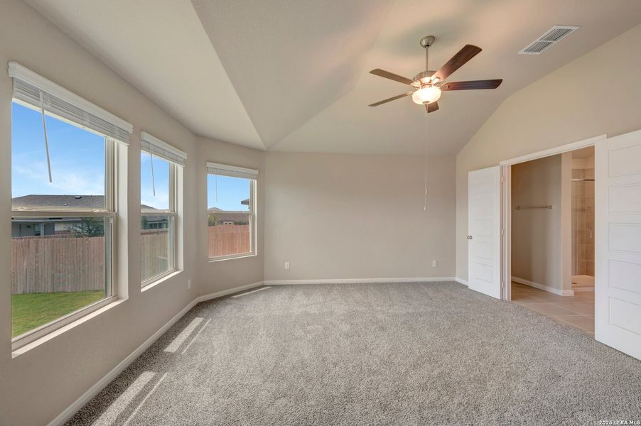 Spacious, unfurnished interior of a new home in Greenspoint Heights, Seguin (Image 18).