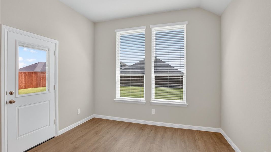 Spacious, unfurnished interior of a new home in Lakeview Pointe, Grand Prairie (Image 15).