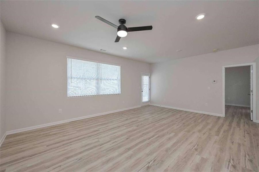 Spacious, unfurnished interior of a new home in Deer Creek, Temple (Image 13).