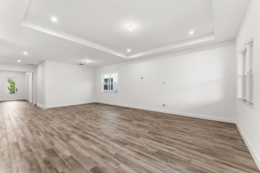 Spacious, unfurnished interior of a new home in Tradition, Port St. Lucie (Image 9).