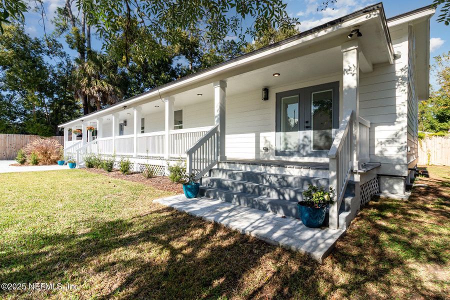 Exterior details and patio area of a home in , Jacksonville (Image 21). Exterior details and patio area of a home in , Jacksonville (Image 21).