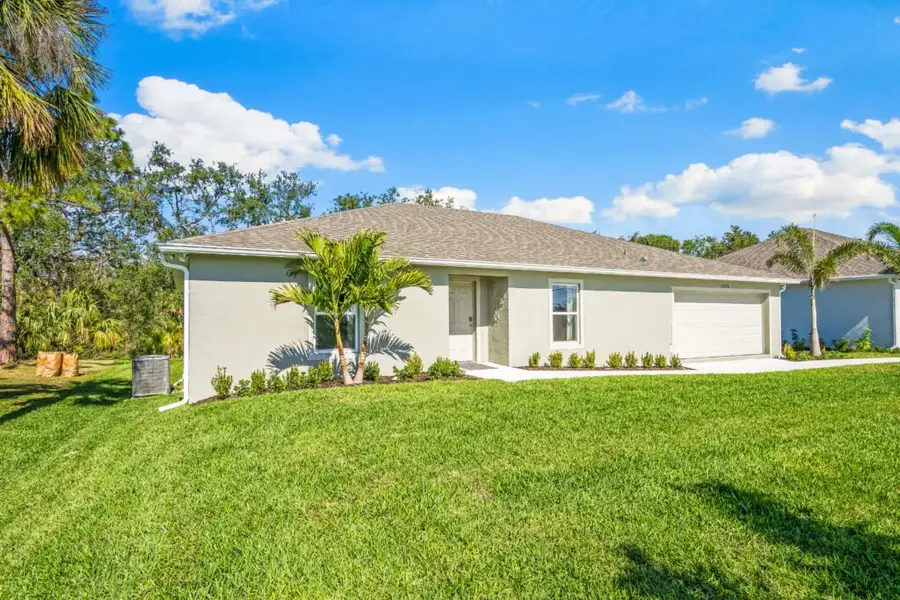 Exterior details and patio area of a home in Lehigh Acres, Lehigh Acres (Image 3).