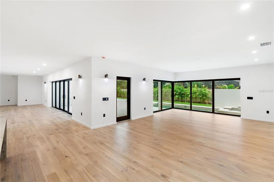 Spacious, unfurnished interior of a new home in , Sarasota (Image 51).