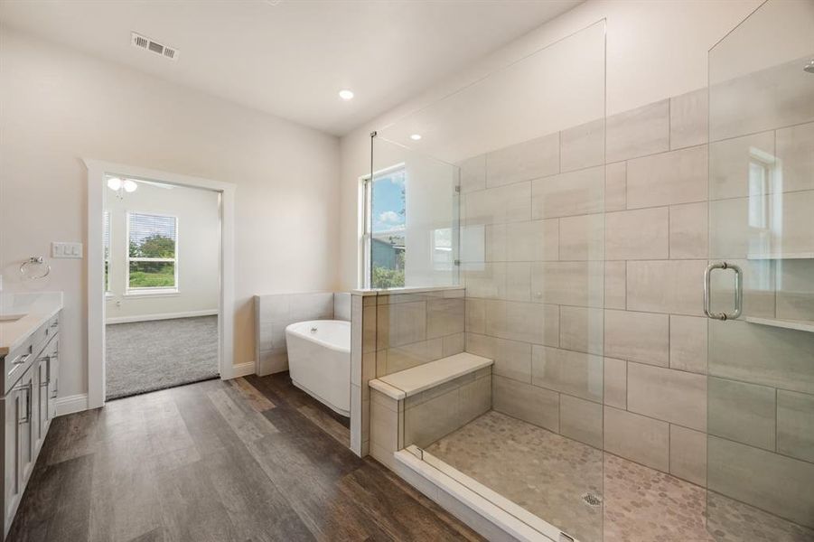 Furnished interior view inside a new home in , Corsicana (Image 7).