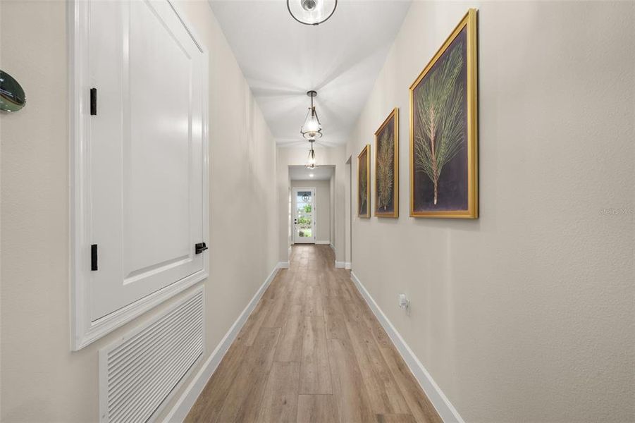Spacious, unfurnished interior of a new home in , Sebring (Image 20).