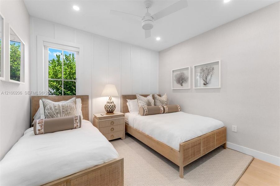 Furnished interior view inside a new home in , Tavernier (Image 16).