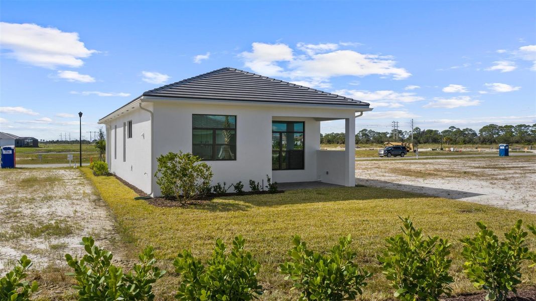 Exterior details and patio area of a home in , Port St. Lucie (Image 3).