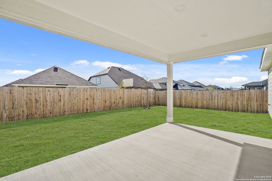 Exterior details and patio area of a home in Swenson Heights, Seguin (Image 4).