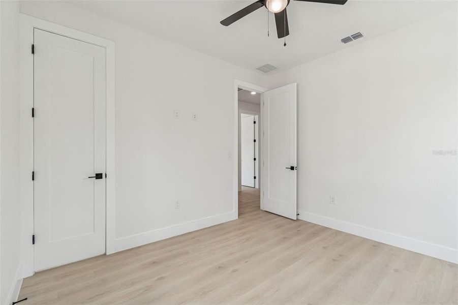 Spacious, unfurnished interior of a new home in , Tampa (Image 74).
