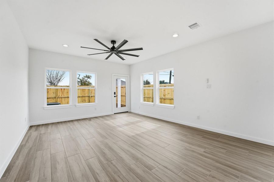Spacious, unfurnished interior of a new home in , La Porte (Image 14).