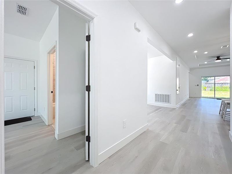 Spacious, unfurnished interior of a new home in , Orlando (Image 50).