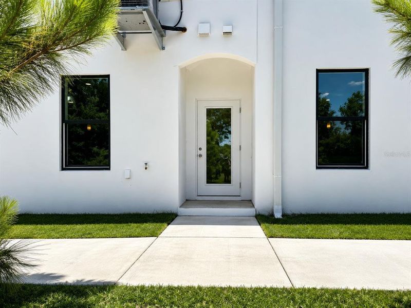 Exterior details and patio area of a home in , Tampa (Image 21).