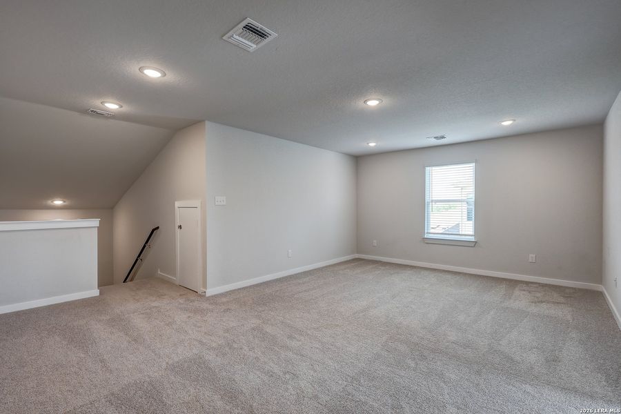 Spacious, unfurnished interior of a new home in Garden Grove, San Antonio (Image 18).