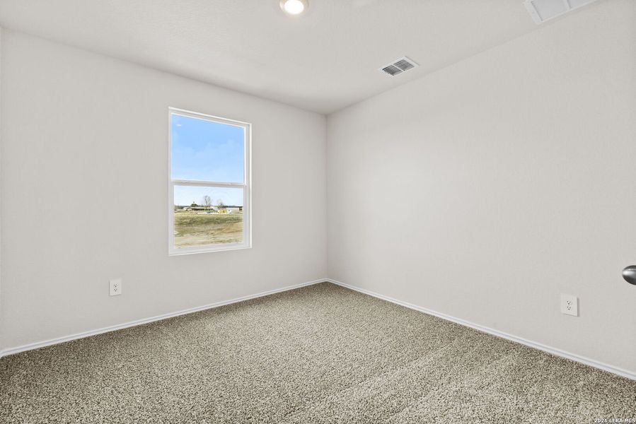 Spacious, unfurnished interior of a new home in Spring Valley, New Braunfels (Image 17).