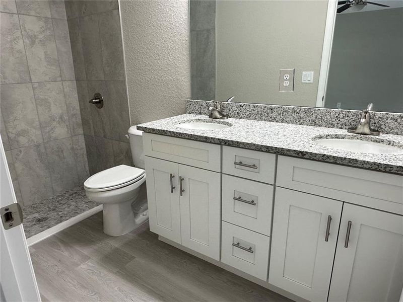 Furnished interior view inside a new home in , Ocklawaha (Image 5).