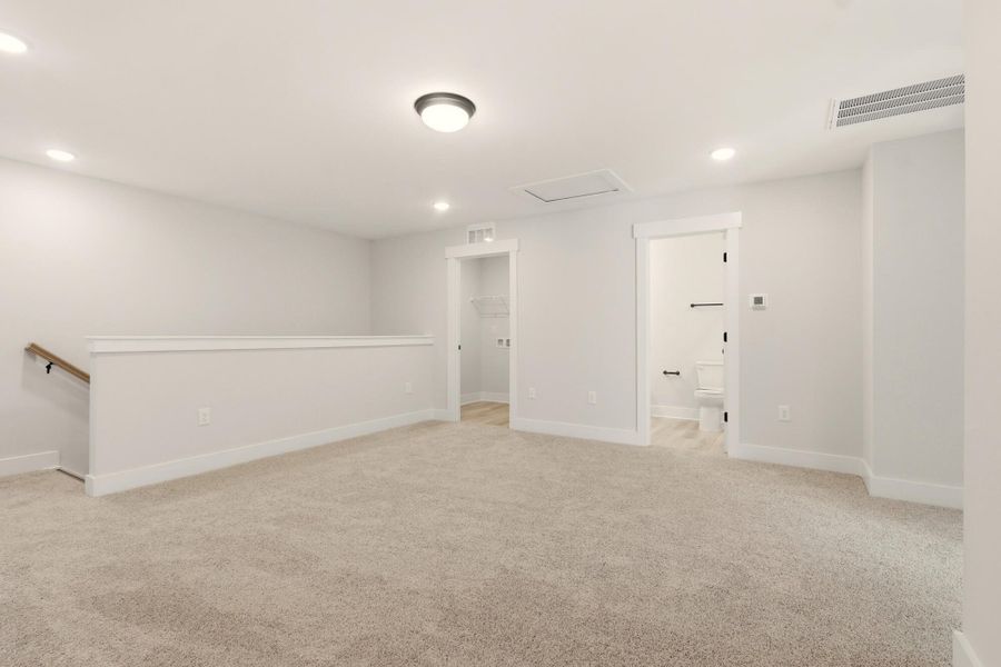 Spacious, unfurnished interior of a new home in Harbor Crossing, Greensboro (Image 27).
