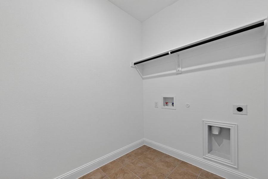 Spacious, unfurnished interior of a new home in South Oak, Lakewood Village (Image 29).
