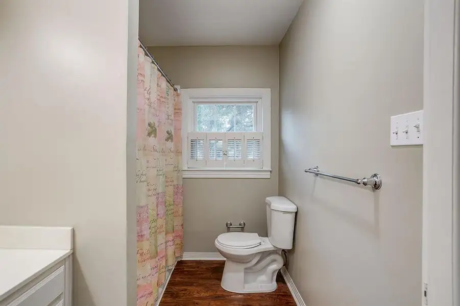 Guest bathroom with built in cabinets Guest bathroom with built in cabinets