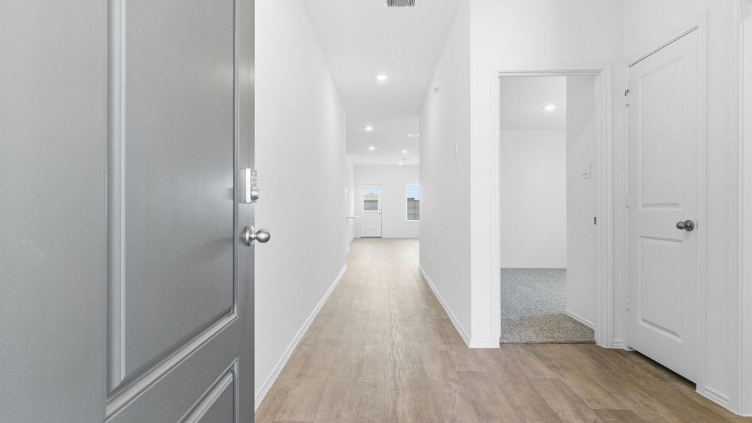 Spacious, unfurnished interior of a new home in Tamarron, Fulshear (Image 11).