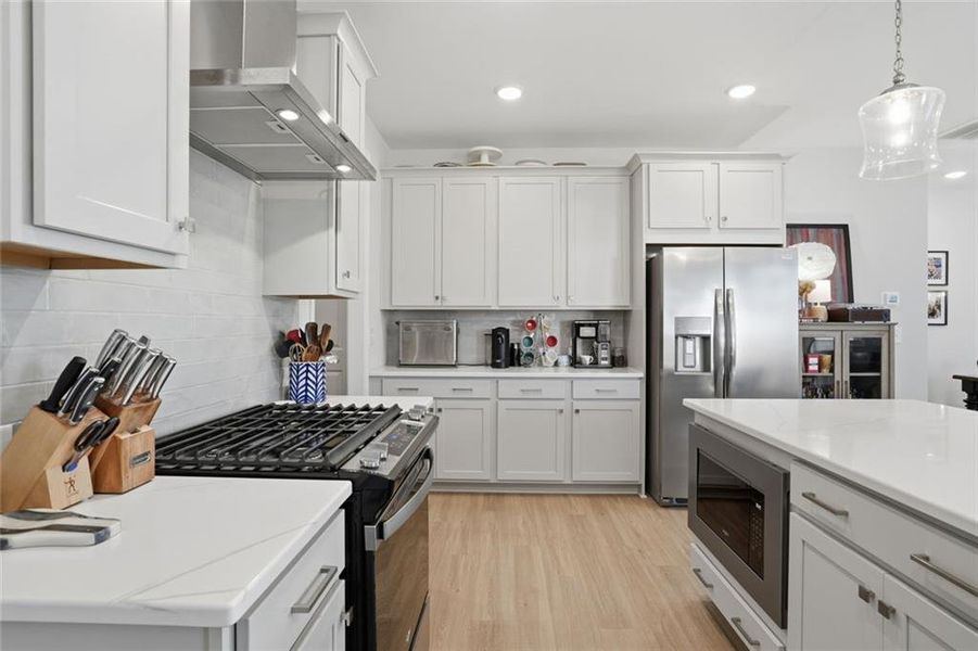 Furnished interior view inside a new home in Avenbrook, Mableton (Image 28).