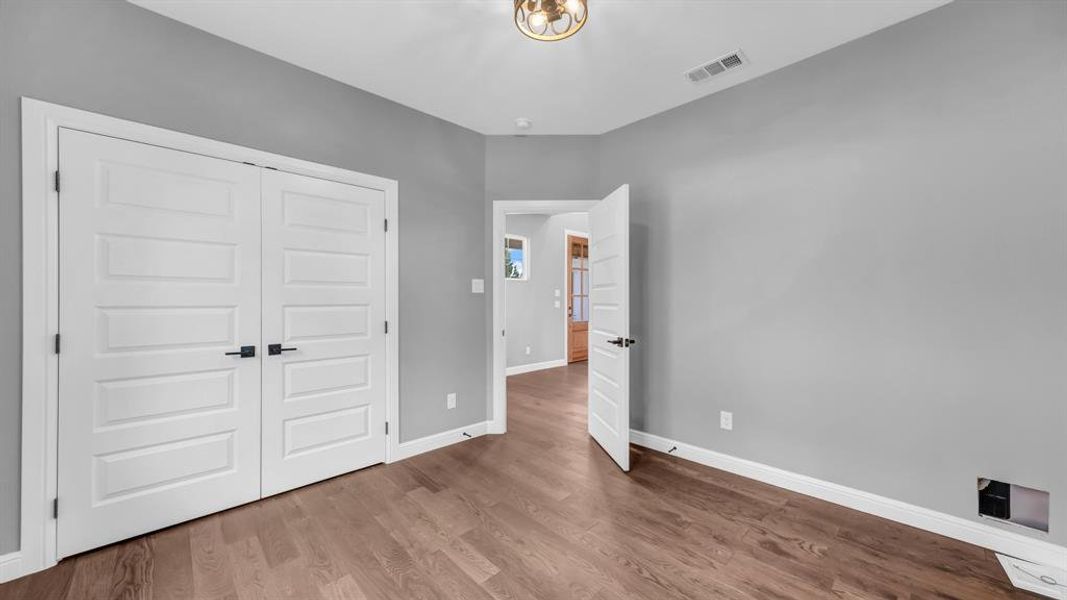 Spacious, unfurnished interior of a new home in Oak Water Ranch, Granbury (Image 25).