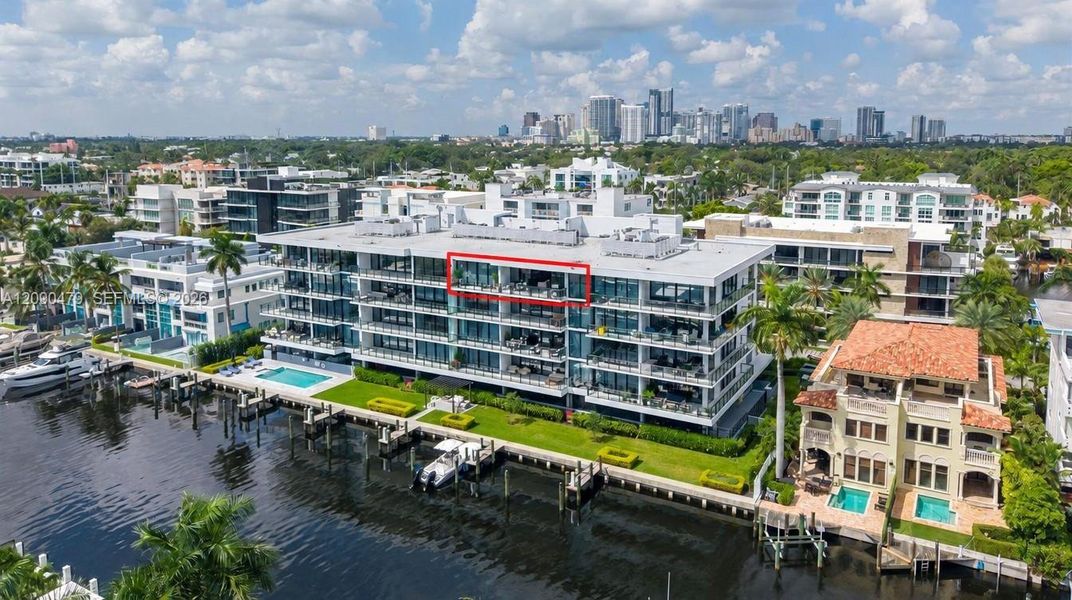 Condo located in Fort Lauderdale, FL showcasing its design and architecture (Image 25).