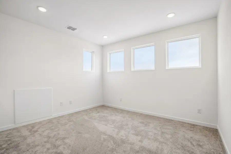 Spacious, unfurnished interior of a new home in Parkton Square, Kyle (Image 24).