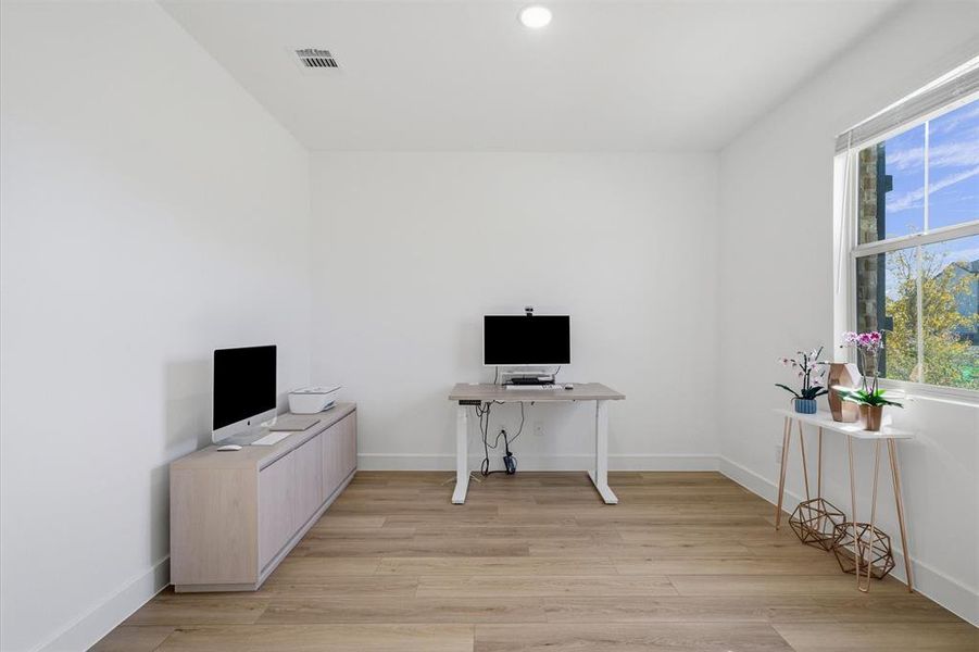 Furnished interior view inside a new home in Monterra, Fate (Image 22).