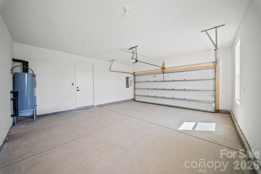 Spacious, unfurnished interior of a new home in , Concord (Image 21).