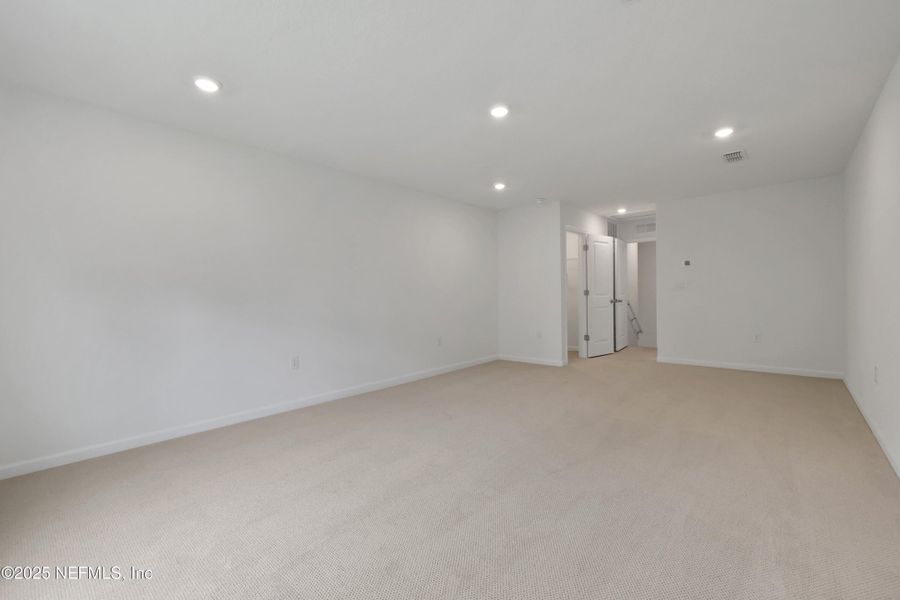 Spacious, unfurnished interior of a new home in Cordova Palms, St. Augustine (Image 25).