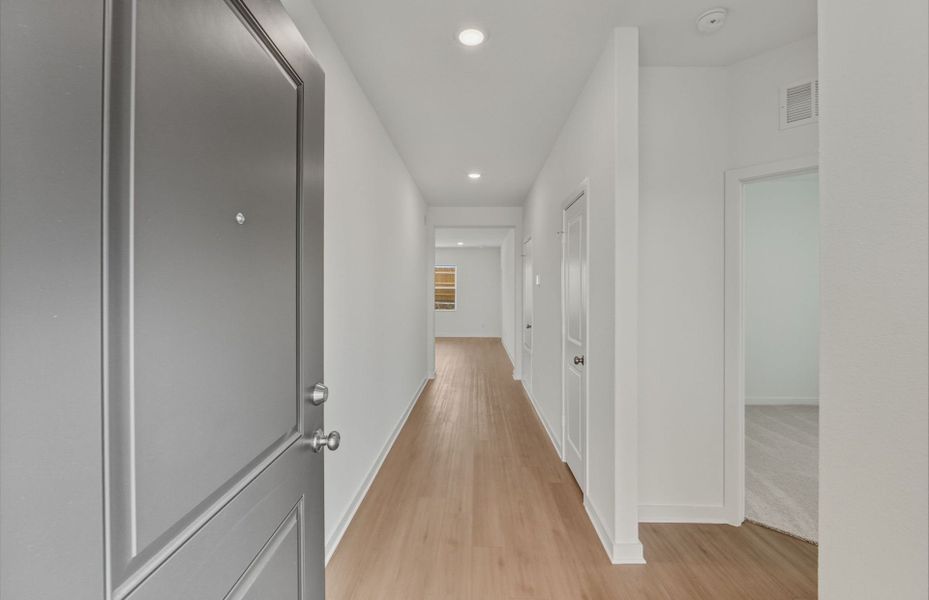 Spacious, unfurnished interior of a new home in County View, Temple (Image 24).
