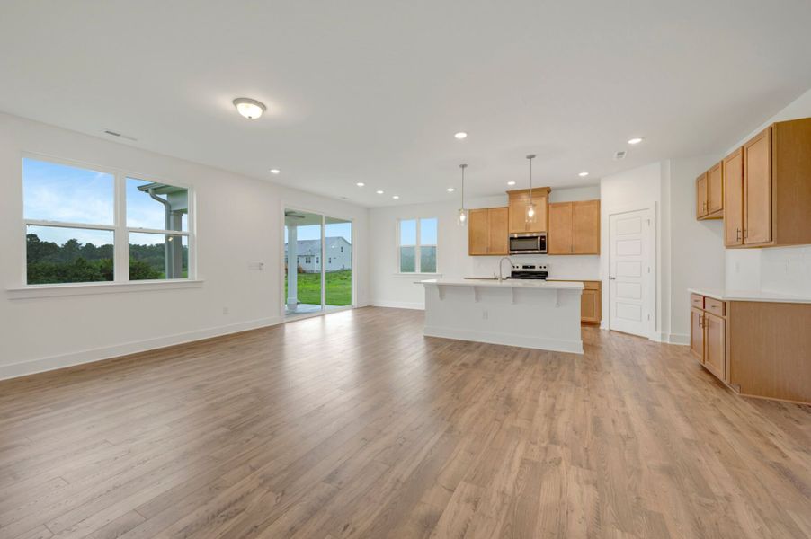 Spacious, unfurnished interior of a new home in Fox Field Farms, Broadway (Image 12).