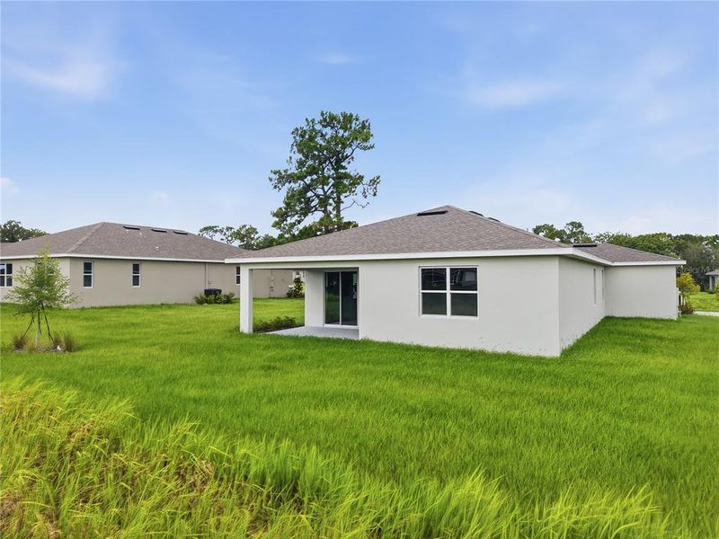 Exterior details and patio area of a home in Glen Lakes, Weeki Wachee (Image 21).